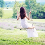 清新的唯美女生荡秋千头像图片,日子美滋滋