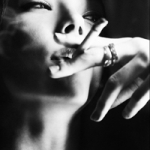 泪如雨落满手心,意境伤感孤独黑白女头图片