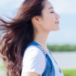 转眼花落纷飞,女生唯美清纯意境头像图片
