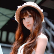 捧着风的少女,真实漂亮平凡的女头图片