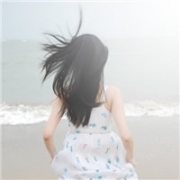 被风吹过的夏天很美,简单干净的清新白色裙子女头图片