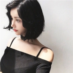不予深情,性感女生露肩头像图片
