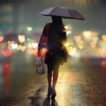 女生伤感意境雨中头像图片,旧人不覆