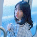 侧脸伤感女头图片 雨天倚在窗口