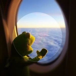 可爱飞机窗口招手头像图片