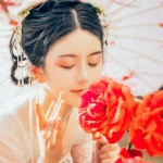唯美闻花香古风女生头像图片