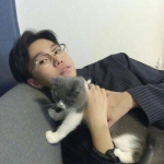抱着猫的男生帅气头像图片