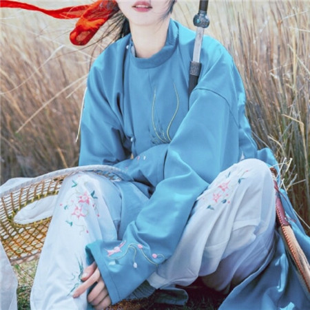 执剑好看高清的霸气古装女侠头像图片(图14)