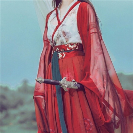 执剑好看高清的霸气古装女侠头像图片(图9)
