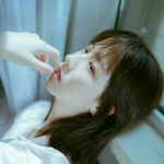 悲伤伤感孤独咬手指女头图片