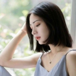清新短发失恋女头图片