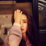 成熟撩头发女人头像图片