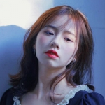 红唇内心不快乐的女头图片