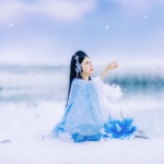 清新雪中唯美古风女子头像图片