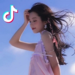 女生高清带有抖音logo的头像图片