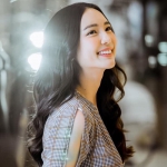 微笑开心阳光女人头像图片