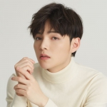 成熟沉稳超帅短发帅哥头像图片