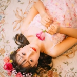 唯美拿一支花思念女头图片