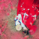 躺地上伤感红衣古风女头图片