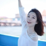 白色干净淡雅清甜女头图片