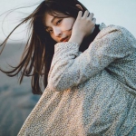 成熟安静长发女头图片