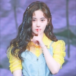 女生手指在嘴上嘘不要说话头像图片