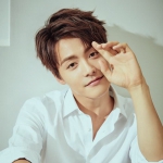 帅气青春白色衬衣男头图片