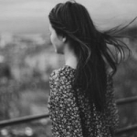一个人过,孤独背影伤感一人女头图片