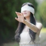 上心上心伤的是心,伤感情头白布条蒙眼图片