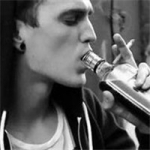 抽烟喝酒的颓废男人头像