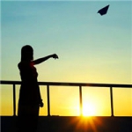 唯美扔纸飞机头像图片