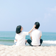 海边沙滩情侣背影头像图片