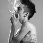 孤独伤感的男生抽烟头像图片
