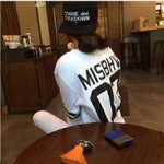 帅气戴帽子女生背影头像图片,穿透心灵