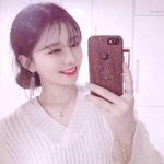 唯美女生玩手机自拍头像片