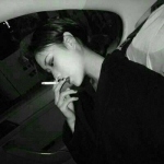 女生抽烟头像伤感霸气 高清好看抽烟头像女生霸气十足图片