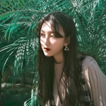 清新绿色森系女生头像时尚图片