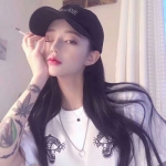 带帽子的个性女头 高清酷酷的带帽子的真人女头图片