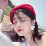 简单红色系头像女 高清简单的红色系喜悦头像女生图片