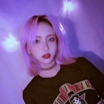 紫色的照片女生头像 好看的紫色系高清头像女生图片