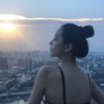 侧脸丸子头微信头像女生图片