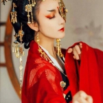 古风头像真人唯美红衣女 高清好看的头像女古风唯美真人红衣图片
