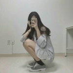 拿手机挡脸女头 高清好看的拿手机温柔挡脸女头图片