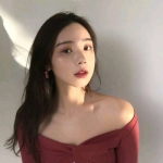个性红色系头像女 高清好看的真人照片女头像红色系