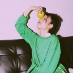 穿绿色衣服的真人女头 高清穿绿色衣服的真人头像女生图片