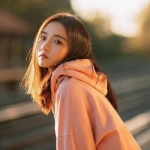 安静温柔有气质的女人头像图片