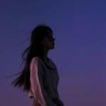 紫色系小众女头像真人图片