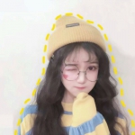 甜美可爱戴眼镜头像女图片