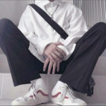 不露脸坐着的男生头像图片