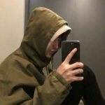 帅气拿手机自拍男头图片